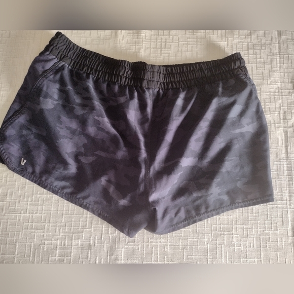 Vuori Clementine Shorts Womens XL Camo Lined Running VW304 - Picture 2 of 8